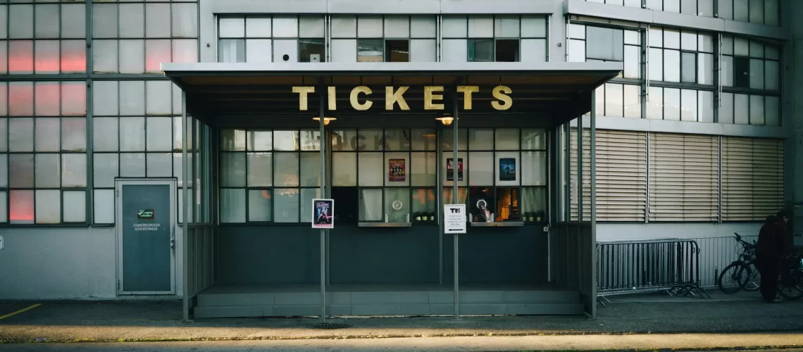 claudio-schwarz-UX-mCYFC1cA-unsplash